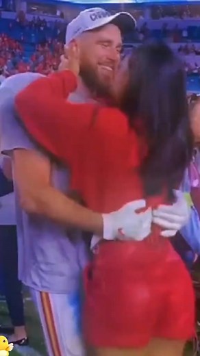 698K views · 2.8K reactions | Travis Kelces Strange Behavior with Taylor Explained celebrity usa traviskelce fyp | Celebrity Gossip001 | Facebook