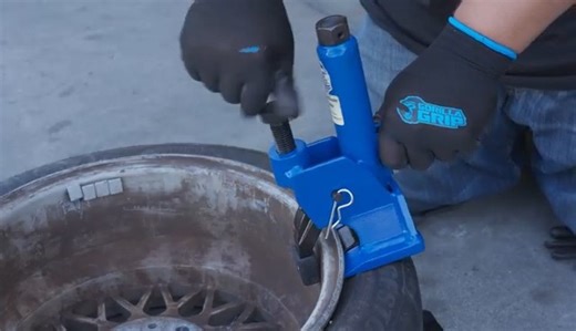 Watch Manual Tire Bead Breaker with Patented Handle on Amazon Live