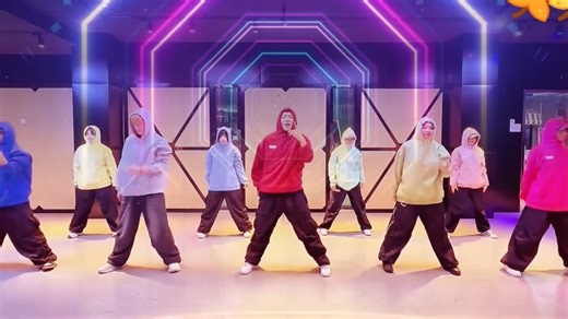 年会新年热门舞蹈《快乐崇拜》完整版来了，快收藏吧！
