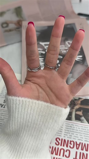 I can’t stop moving my hands because the cat eye keeps changing ✨ Every angle feels like a different nail set This is actually addictive #cateyenails #nailtok #pressonnails #mesmerizing #shimmernails #nailaddict #fyp #foryou #viralnails #nailinspo