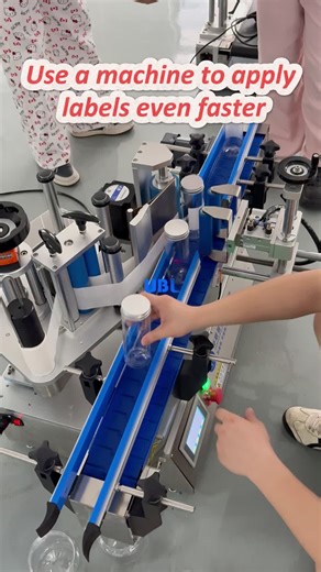 Use a machine to apply labels even faster!Small footprint, high labeling accuracy! #fyp #foryou #labelingmachine #roundbottlelabelingmachine #Smalllabelingmachine #UBLmachine