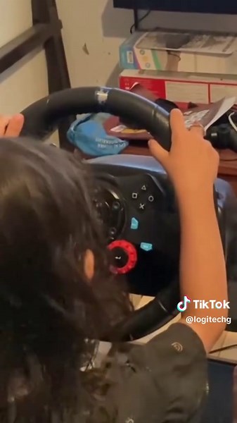 G920/G29 family–where you at? Today we celebrate 10 years of legendary on-track reliability and pulse-pounding thrills. Cheers to all the G920/G29 sim racers out there–this one’s for you! 🎥: Shoutout to eusimentus (IG), kowabangga (IG), @No Bike... No Life!!!, @ekmiggz, and chickhick.gaming.