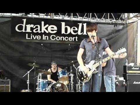 Drake Bell – Don't Preach (live)