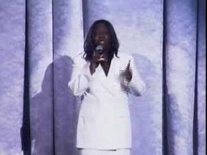 Zelda Mercado sings at the WELL DONE AWARDS