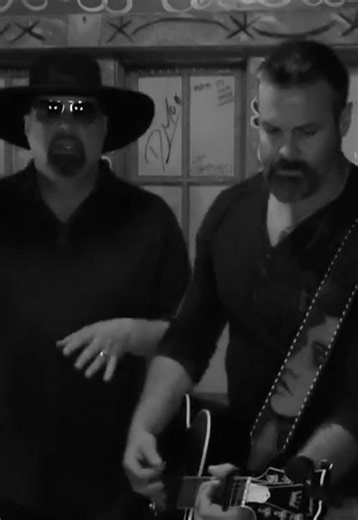 Enjoy a Weekend with Montgomery Gentry's Acoustic Vibes