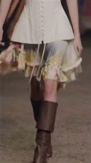 Libby Bennett walking Mc Queen SS26 ✨😱 #fashionweek #runwaywalk #libbybennett #runwaymodel #models