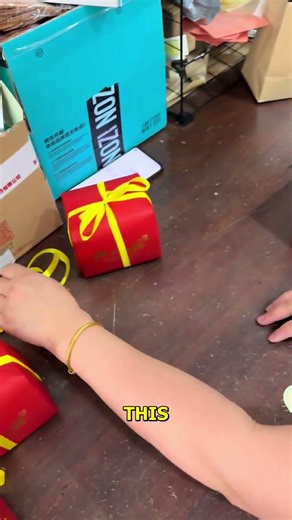 Master the Art of Gift Wrapping in Seconds!.