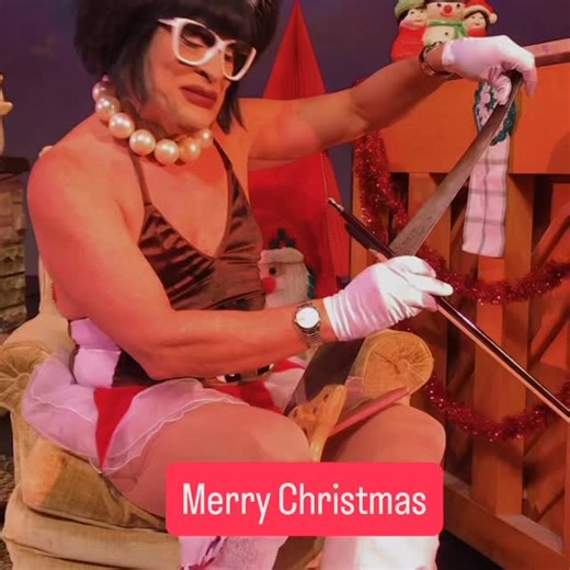 MissRichfield1981 on Instagram: "My annual Christmas wish on the musical saw 🎄🎅"