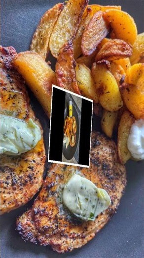 " Schweinerückensteaks - frische Kartoffelwedges - Sourcreme "