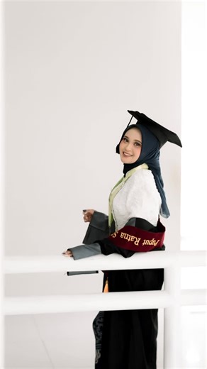 PARADISE PHOTO STUDIO on Instagram: "Graduation Photo Session @puputt.rs_ Photo : @pdpro_photo Makeup : @mayaputri.makeup For any inquiry on reservations, please contact us : Whatsapp 082146107232 www.pdpro.co.id #fotostudioponorogo #graduation #graduationoutfit #graduationoutdoor #wisuda #wisudaootd #wisudaphotography #wisudaponorogo #wisudamadiun #graduationphotoshoot #graduationideas"
