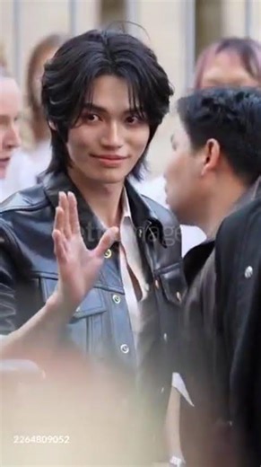 Win Metawin hình tượng “boy phố” sành điệu tại Paris trong trang phục #AcneStudio FW26 #PFW