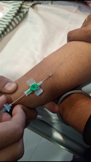 IV Cannula insertion 💉🏥#IVInsertion #Healthcare#StaffNurse #ClinicalSkills #PatientCare #shorts
