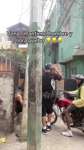 Mujer que Mantiene Hombre y Sus Reacciones