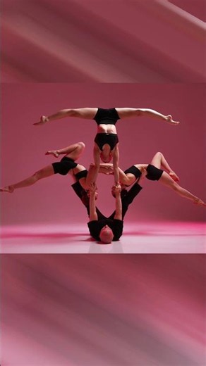 🇺🇦 Model poses for photoshoot📸 5 Acrobatics.