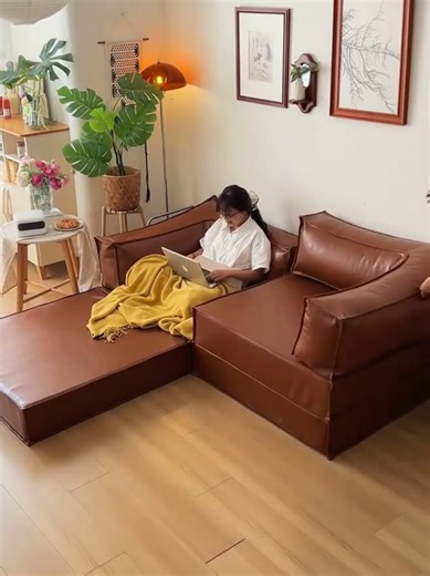 モジュラー設計で自由なレイアウト 複数のユニットを組み合わせて、L字型・直線型・コーナー型など、空間に合わせて自在にアレンジ可能。 高級感のある本革調素材 手入れが簡単ながら、本革のような質感を実現。 多機能な使い分け 一部のユニットを展開すればソファベッドとしても使用可能。 スタイリッシュで実用的 洗練されたデザインは様々なインテリアに調和し、機能性と見た目を両立。 #ソファベッド#自由レイアウト #組み合わせ自由 #多機能ソファ #インテリア