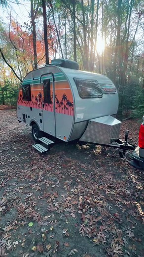 Let’s check out a 2024 little Guy Mini Max FX. This lightweight compact luxury teardrop style travel trailer can be pulled by small to medium SUVs and pick up trucks. Little Guy Trailers #teardropcamper #camper #trailerlife #camping