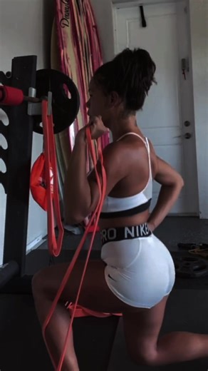 Full-body strength, anywhere. 💪 You don’t need a gym full of machines, just a set of Undersun bands and the drive to put in the work. This full-body band workout hits every major muscle group with constant tension, full control, and zero excuses. Build strength, improve mobility, and take your training wherever life takes you. #resistancebandworkout #workoutathomeideas