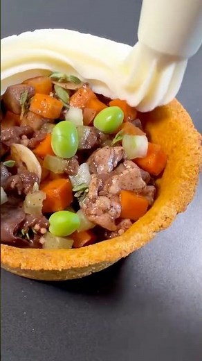 A Shepherd’s Pie… But It’s a Cupcake