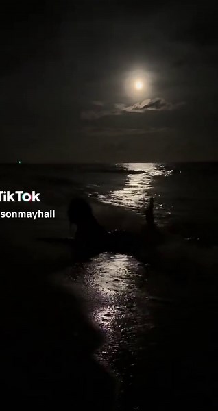if u need me, i’ll be under the moon #siren #mermaid #darkaesthetic #beachatnight #moon #themoon #sirencore #aquamarine #h2ojustaddwater #h2o #makomermaids
