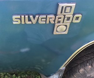 RE-iNSTALL Automotive Emblems and Badges