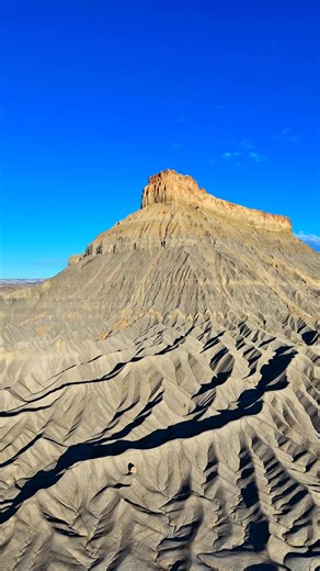 Factory Butte, Hanksville, Utah 🇺🇸 | Erick Sabillon