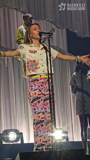 Lauren Daigle Performs 'Rescue' at Nashville's Bridgestone Arena