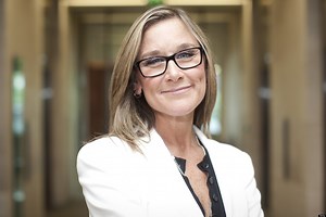 Apple's new retail boss Angela Ahrendts lays out transition philosophy, follows her instincts - 9to5Mac