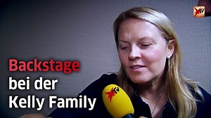 Wie geht es eigentlich Backstage bei der Kelly Family zu? Wir durften die Musiker hinter den Kulissen ihrer großen "25 Jahre Over The Hump"-Show begleiten – und haben dabei auch ein emotionalen Geständnis von Jimmy Kelly erlebt! | stern TV