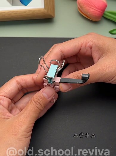 DIY Cat Launcher with Bind Clips Make your own launcher using binder clips and launch away all your bad moods! #DIY #BindClips #CreativeDIY #BindClipLauncher