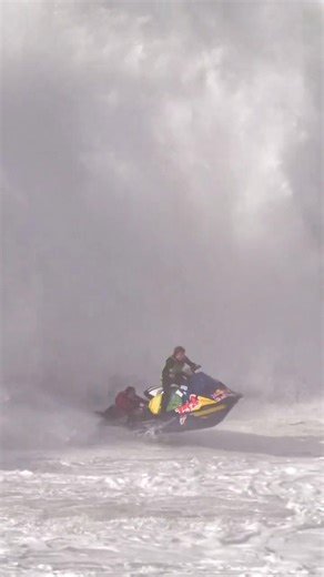 LUCAS FINK MOSTRA O DESAFIO DOS RESGATES EM NAZARÉ | IMAGENS DE ANDRÉ ALMEIDA