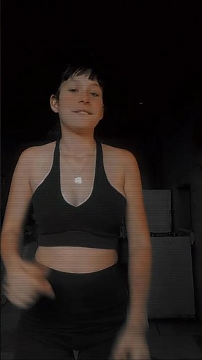 menina de 13 anos dançando funk