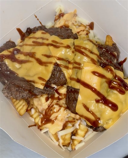 Smash Fries ‼️ 📍 1500 W Willow St, Long Beach, CA 90810 #fyp #longbeach #fries #cheese #beef