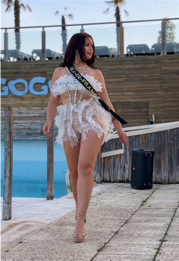 Redécouvrez les catwalk de Laly lors de la présélection pour Miss Teen Petite Universe France 👑 Cela vous donne un avant goût de l’élection nationale qui aura lieu samedi au zénith de Caen ✨ @calagogo_internacional 🇪🇸 #misspetiteuniverse #misspetiteuniversefrance #misspetiteuniverseidf #iledefrance #miss