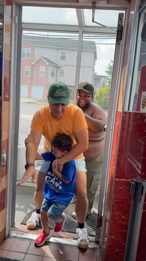 Mark Iamphatpapi Gregory Jr. | It Didn’t Say A Limit ! Pull Up Too @nychicken786 Today 🤣. | Instagram