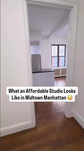 Touring an Affordable Studio Apartment in Midtown Manhattan 🏙️💰