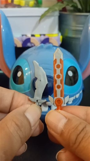 Angry Lilo stitch eating a warrior swords#sword#asmrsounds #satisfying #viralshort#shortvideo