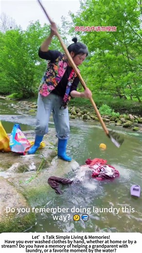 Washing Clothes by the River – A Simple, Peaceful Moment! 💧🧺