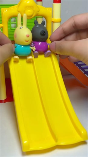 Peppa Pig Friends Rebbeca Rabbit and Danny Dog Love Playing Slides