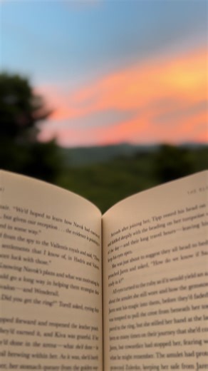 Enjoy Peaceful Reading in the Mountains