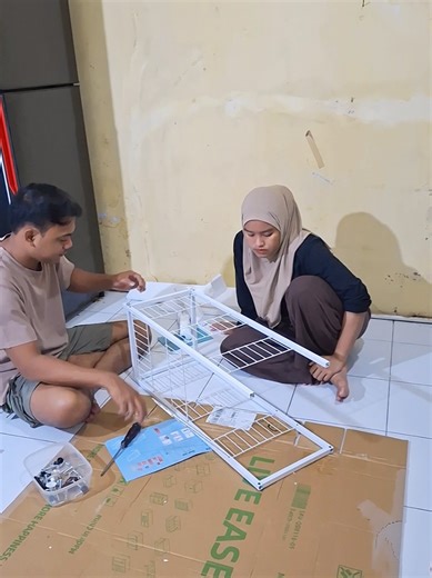 Lanjut beberes, unboxing dan ngerakit rak dapur sekalian pasang hordeng dapur. Yang demen beberes sinii merapat tretan #alamuti #makeoverdapur #makeover #minivlog #resepsimpel