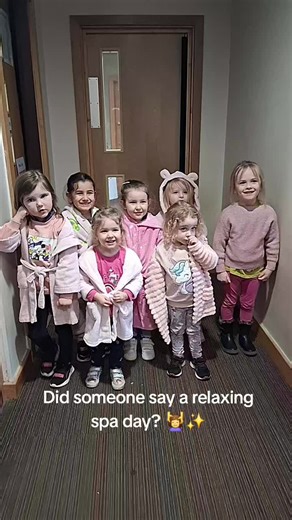 Bath robes at the ready 🛁 There seemed to be a common theme amongst the preschool girls!! Hands up if you love pink too🩷🩷🩷