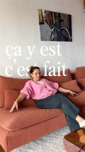 Karine Rueda on Instagram: "Le coaching décoration est une solution idéale pour repenser un intérieur tout en respectant la personnalité de ceux qui y vivent. Lorsque les kopains m’ont demandé de repenser leur salon, j’ai directement fait appel à Stéphanie @luli.concept que j’ai eu la chance de rencontrer au weekend des Bouby! Elle s’est d’abord rendue sur place afin d’évaluer les volumes, la lumière et l’agencement existant, mais surtout pour écouter attentivement les besoins, les attentes et l