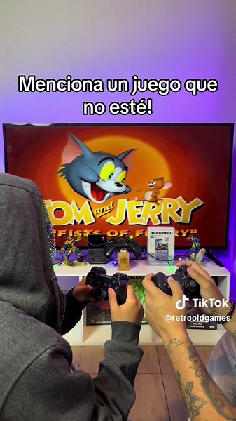 El regalo perfecto a todo niño de los 90🎁🫣#consolaretro #gamers #retroconsola #consola #retrogaming #navidad con 20 emuladores retro y 40.000 juegos clasicos podras disfrutar horas y horas en estas navidades.🎄🕹️