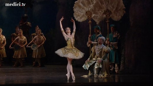 🎶🩰 Watch Natalia Osipova as Gamzatti in Natalia Makarova's stunning production of the legendary ballet La Bayadère by London's Royal Ballet! Available in full on medici.tv. 🎶🩰 https://cutt.ly/hYT8jRX | medici.tv
