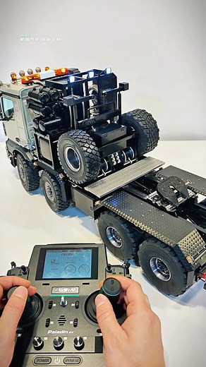 机器杰克高定版奔驰8x8沙漠救援车模型部分功能展示 其他功能展示敬请期待全功能演示视频#牵引车 #卡车模型 #机械艺术 | Jack Xia