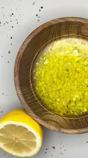 Selbstgemachtes Knoblauchöl mit Zitrone – Das perfekte Rezept!