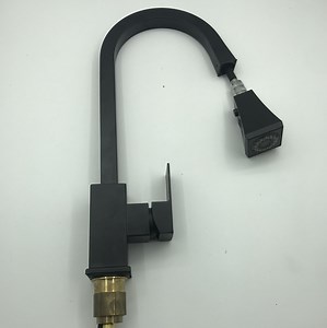 [Hot Item] Matte Black Square Kitchen Faucet with Pull out Sprayer