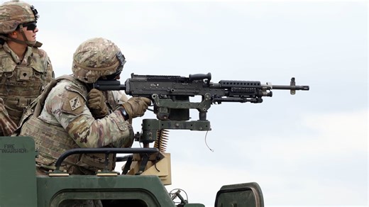 Soldiers Train on M240 Machine Gun at Fort Sill