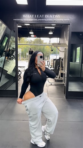 carly camilla on Instagram: "Come cook with me🤎🍽️ This is everything I eat in a day while maintaining my 135 Ib weight loss, prioritizing protein, and tracking my macros. I use @calai.app to track | code: "CARLYCAMILLA" for a free trial. Greens + supplements from @ehplabs \ code: "CARLYCAMILLA" Recipes: Breakfast: - small red potatoes (seasoned with garlic powder, onion powder, black pepper, smoked parika, tonys) - white onion - avocado oil (bake or air frying until crispy) - 2 e