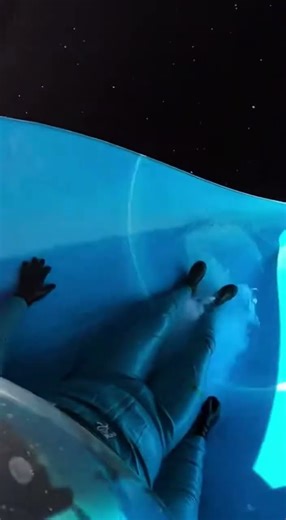 How water slide would look like if it was in the moon #viral